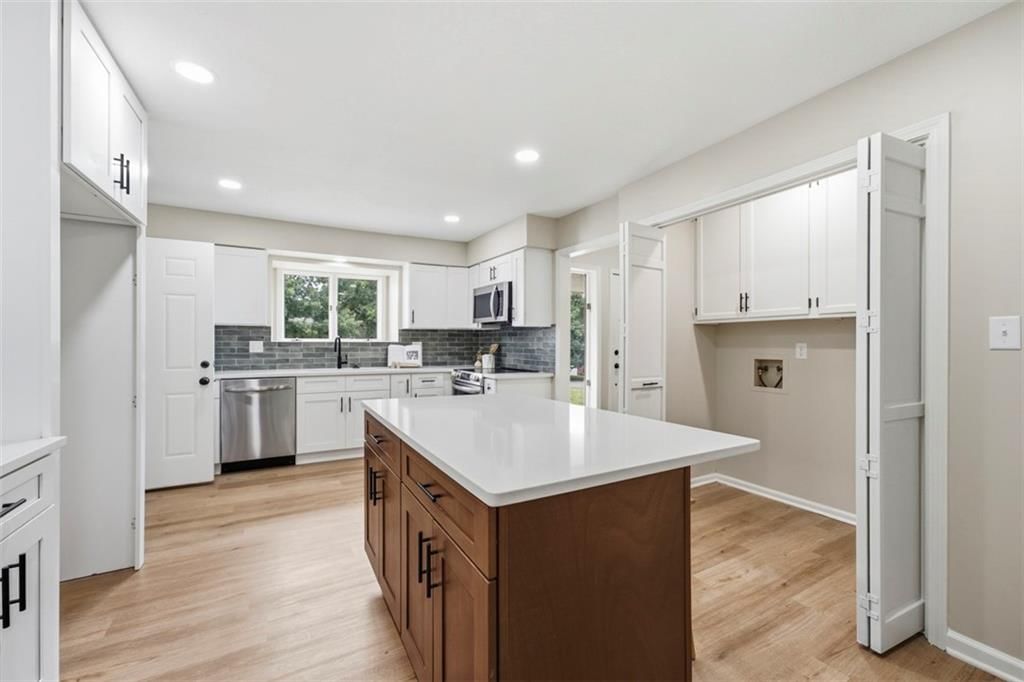 219 NW Redwood Court — photo 6