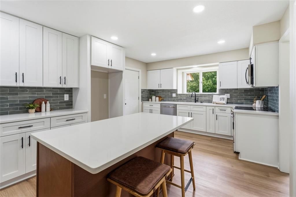 219 NW Redwood Court — photo 7
