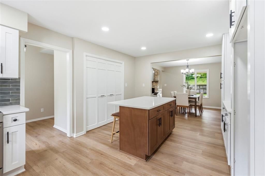 219 NW Redwood Court — photo 9