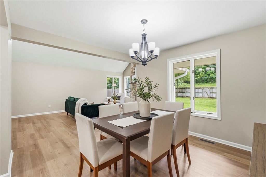219 NW Redwood Court — photo 10