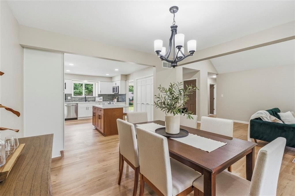 219 NW Redwood Court — photo 11