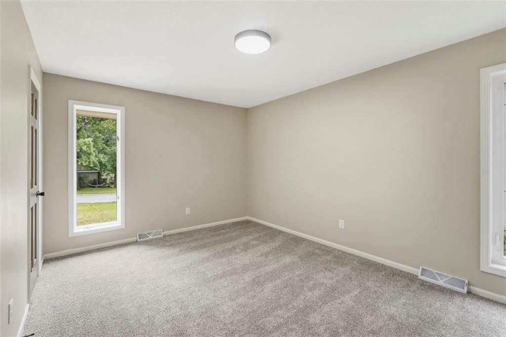 219 NW Redwood Court — photo 22