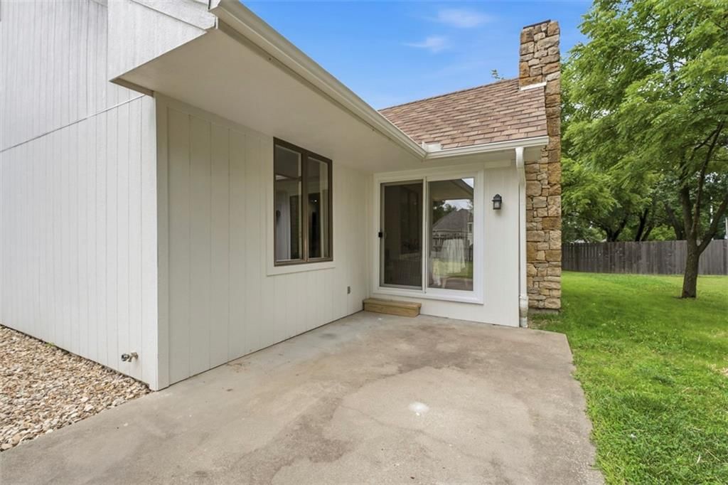 219 NW Redwood Court — photo 27