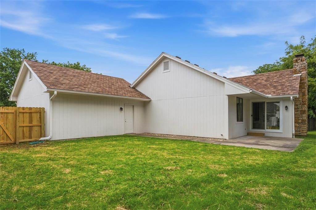 219 NW Redwood Court — photo 30