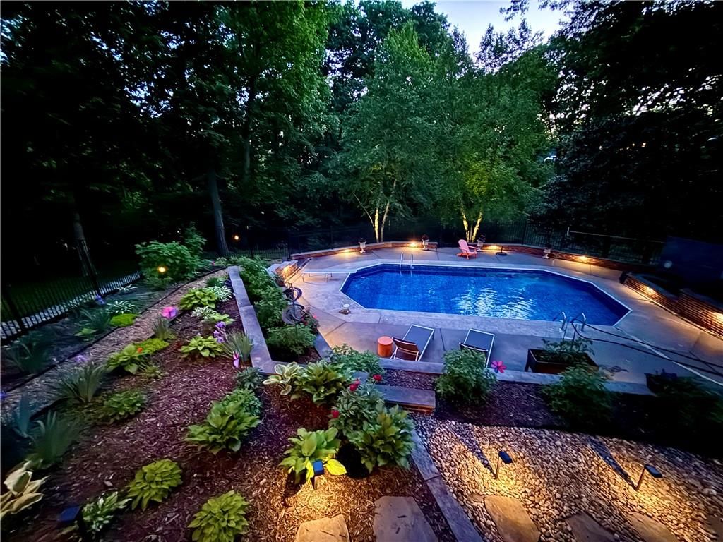 4126 NW Claymont Drive — photo 1