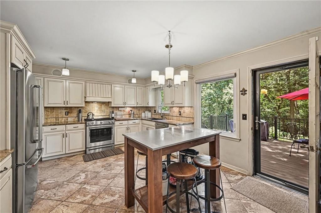 4126 NW Claymont Drive — photo 8