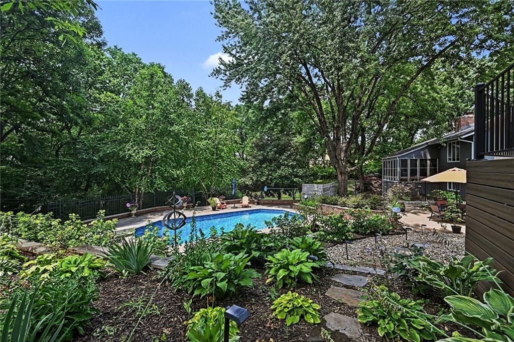 4126 NW Claymont Drive — photo 27