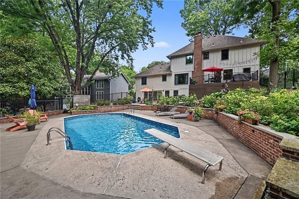 4126 NW Claymont Drive — photo 29