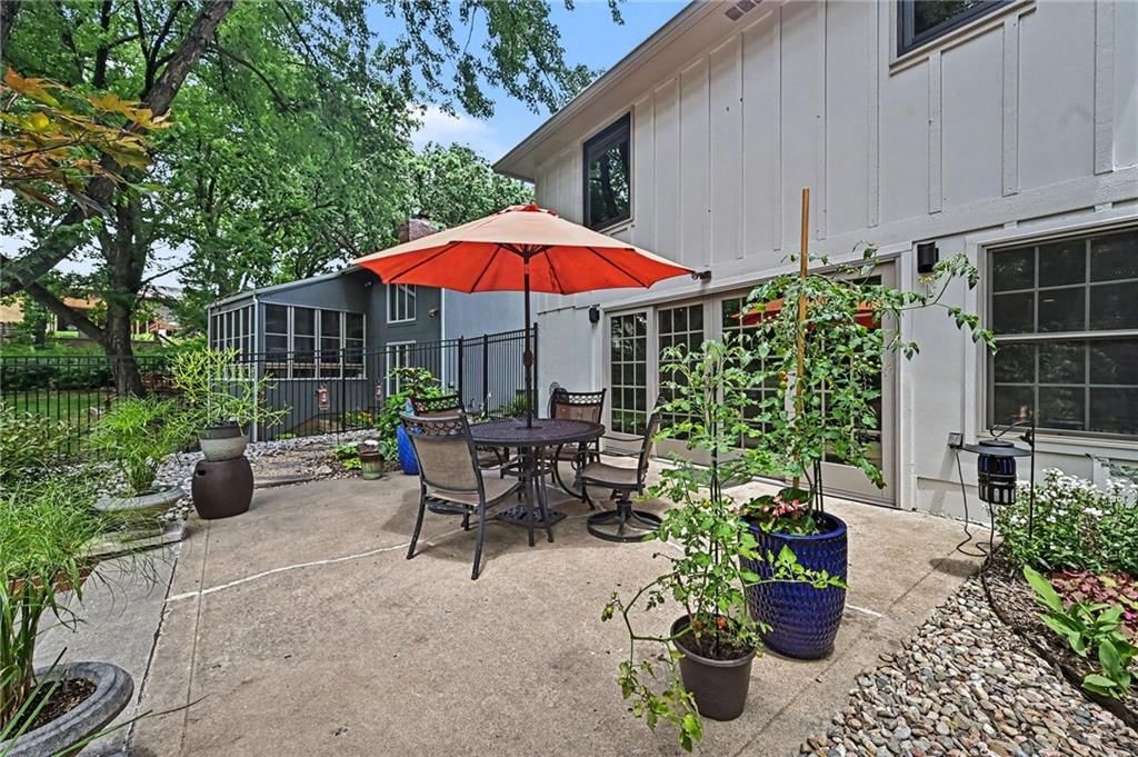 4126 NW Claymont Drive — photo 33