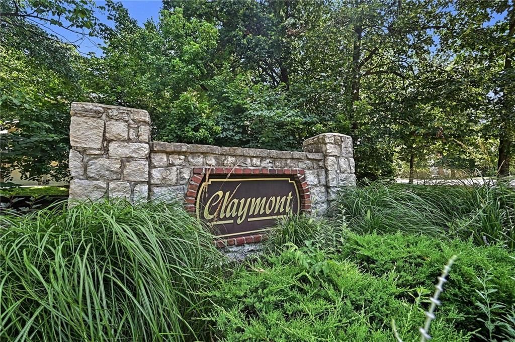 4126 NW Claymont Drive — photo 43