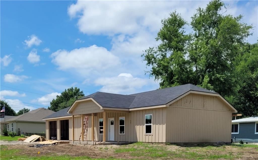 202 W Redwood Street — photo 1