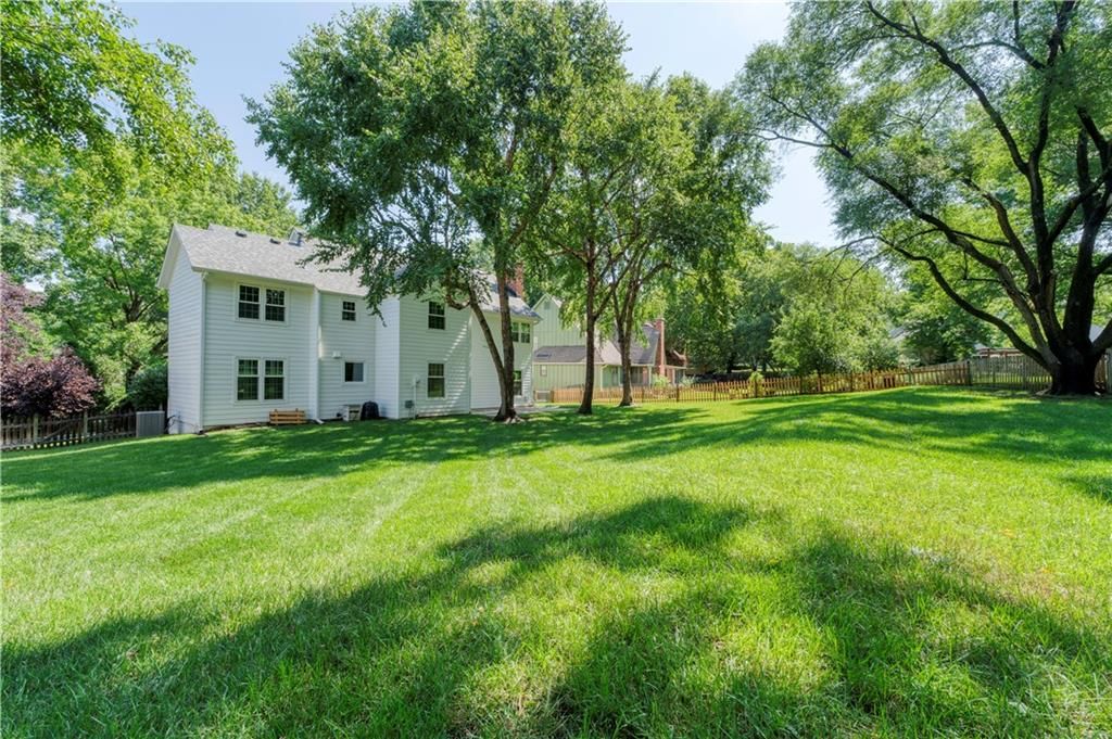 8115 W 115th Terrace — photo 30
