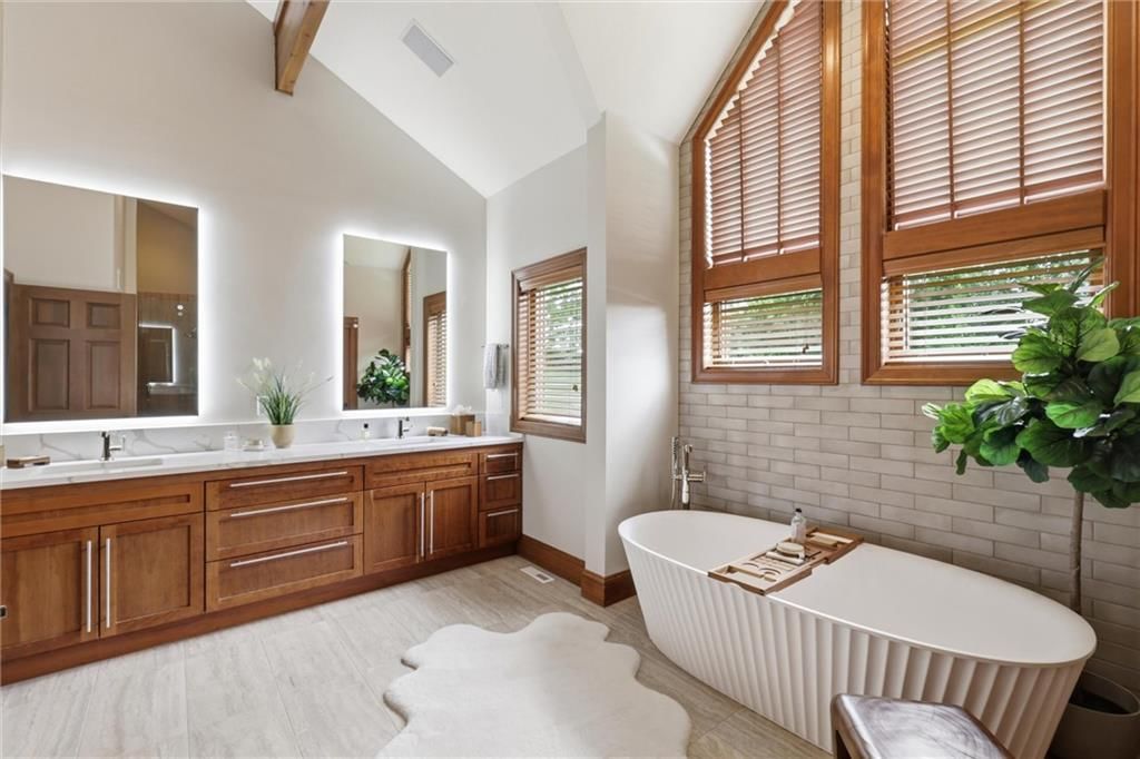5805 Malcolm Lake Road — photo 40