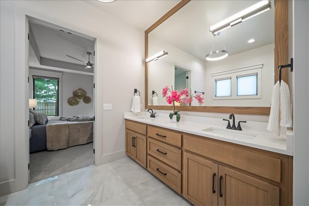 2705 W 74th Street — photo 32