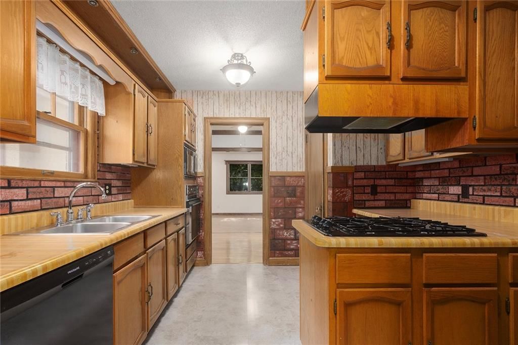 8117 Craig Street — photo 17