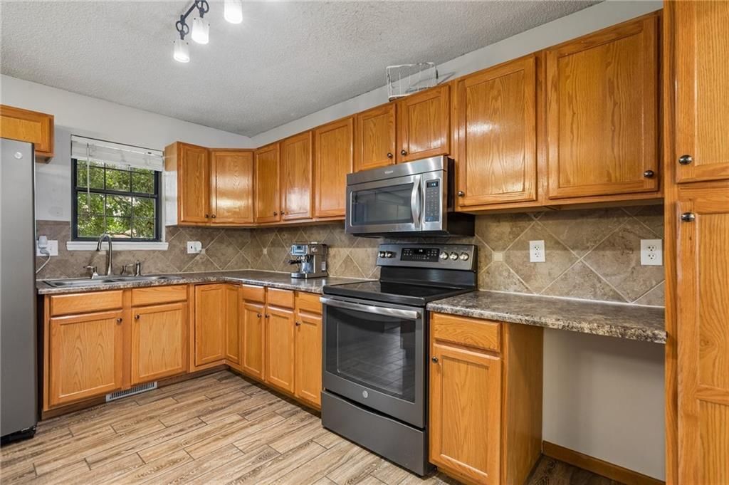 112 E Frank Street — photo 13