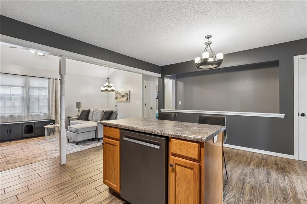 112 E Frank Street — photo 15
