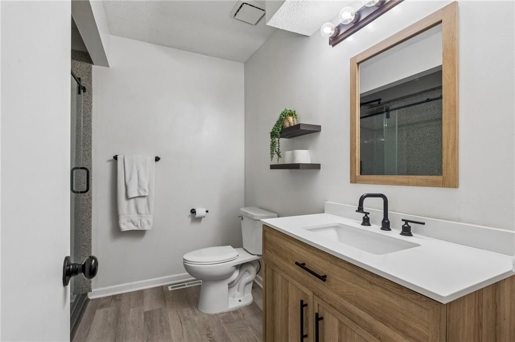 112 E Frank Street — photo 20