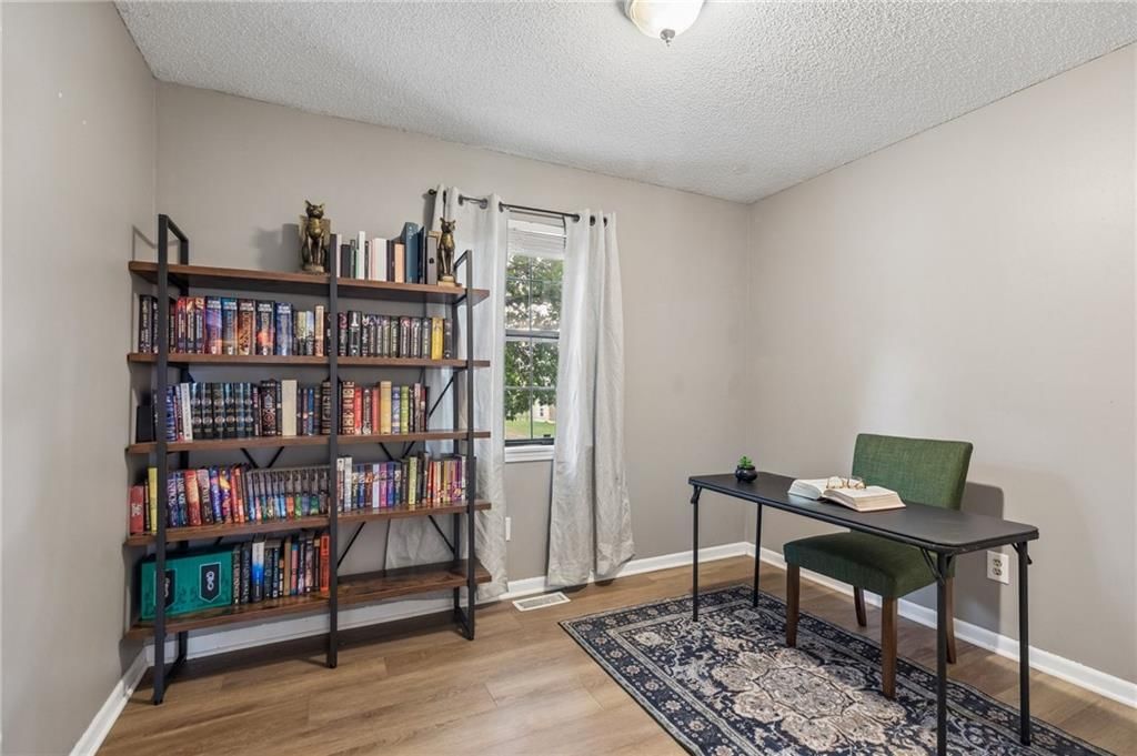 112 E Frank Street — photo 25