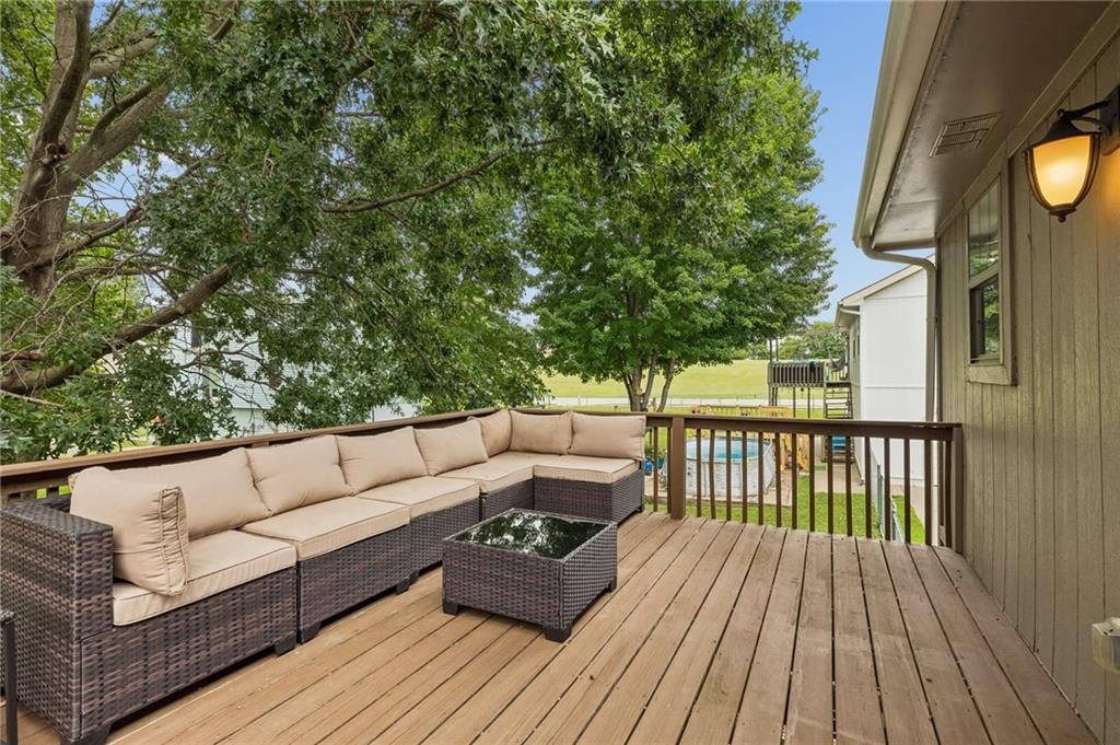 112 E Frank Street — photo 30