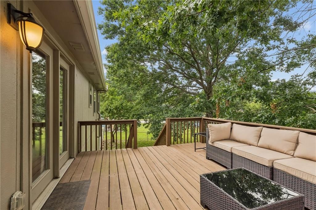 112 E Frank Street — photo 31