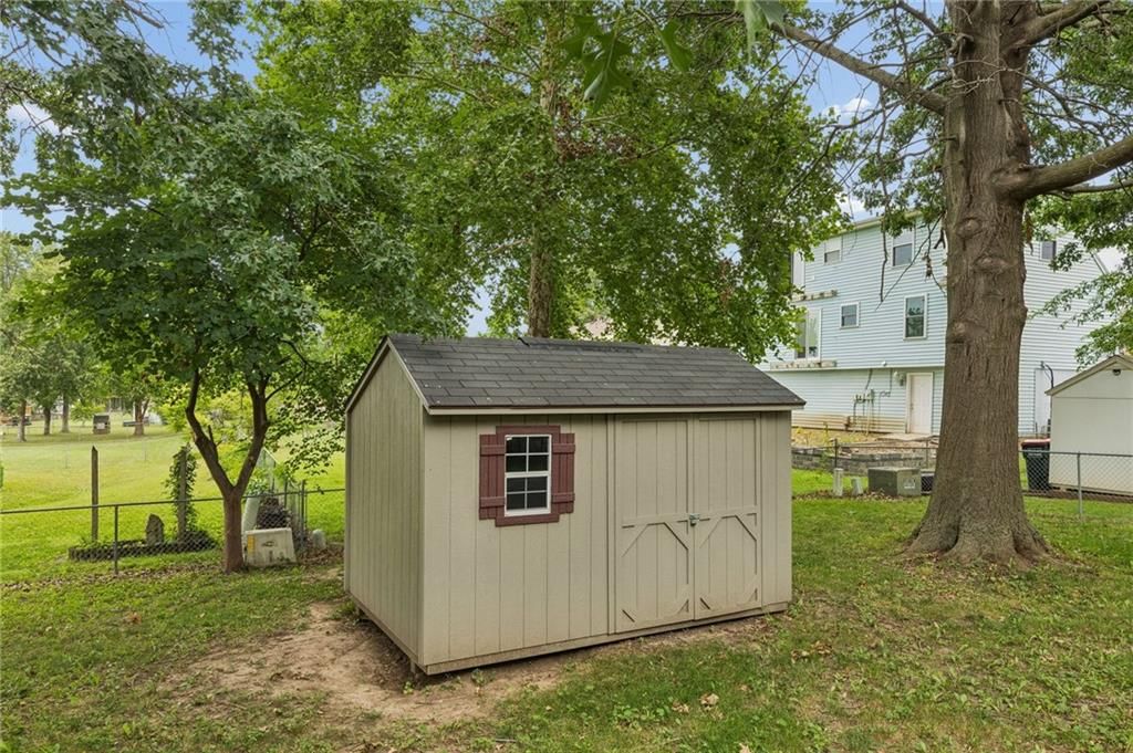 112 E Frank Street — photo 35