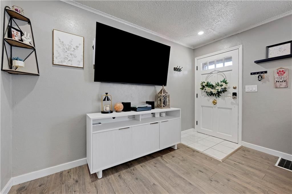 5712 W 55th Street — photo 3