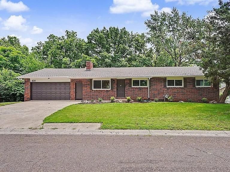 820 Pine Street — photo 1
