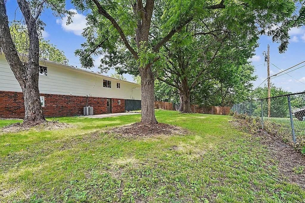 820 Pine Street — photo 16