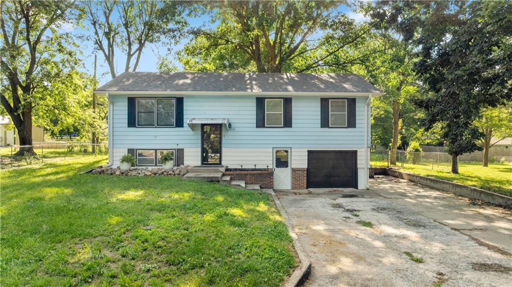 1205 S 9th Street, Clinton, MO