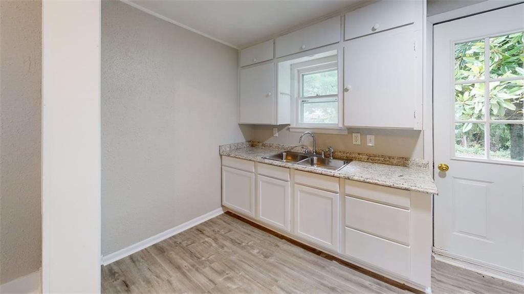 531 E Elm Street — photo 7