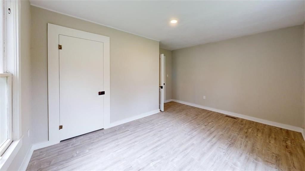 531 E Elm Street — photo 18