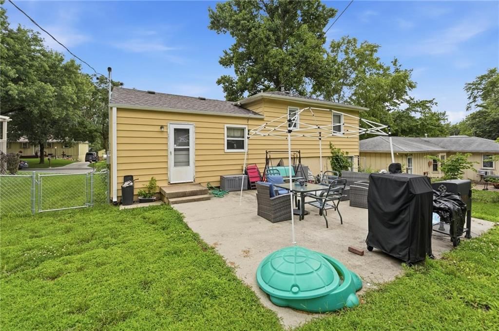 4400 NE Sunnybrook Lane — photo 5