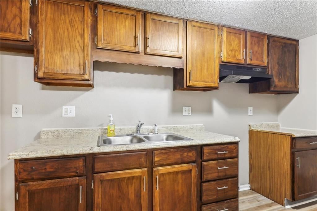2408 E 29th Street — photo 10