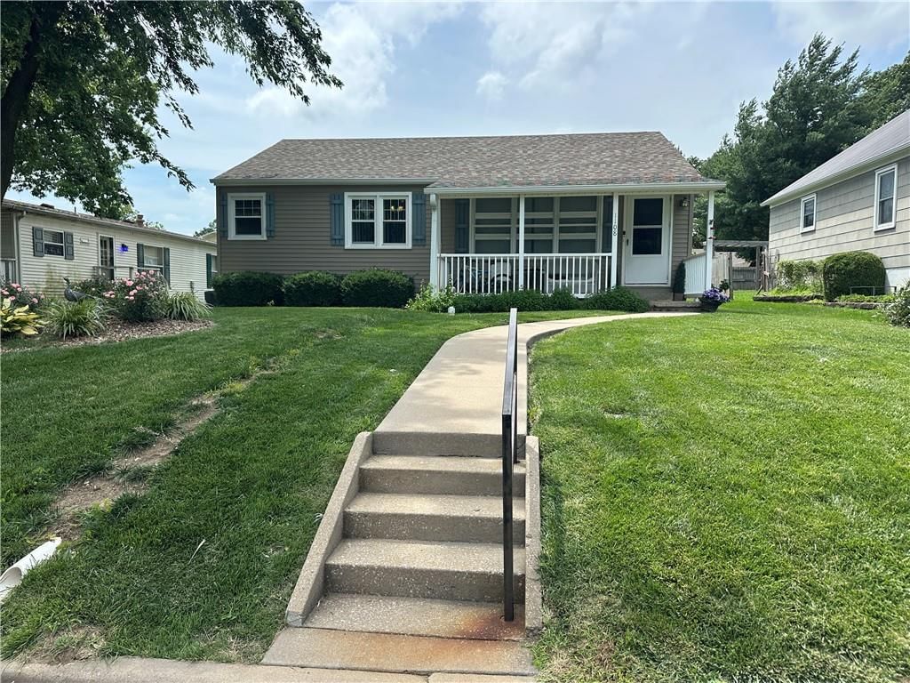 1108 Walnut Street, Higginsville, MO