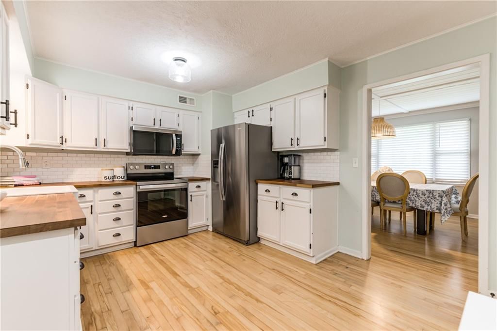 7323 Maple Street — photo 8