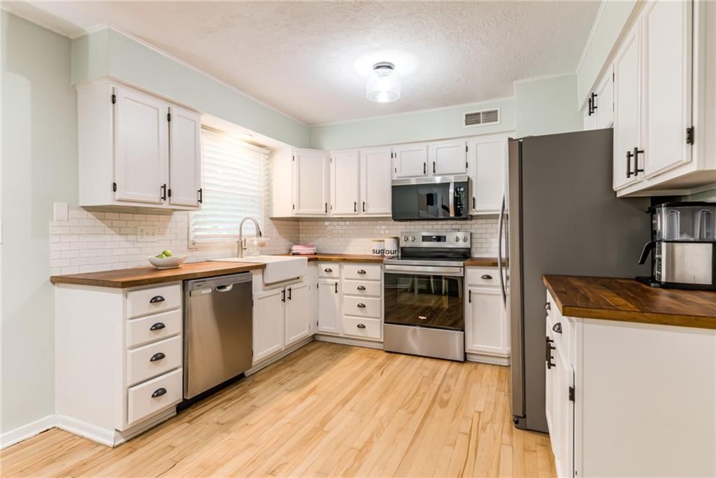 7323 Maple Street — photo 9