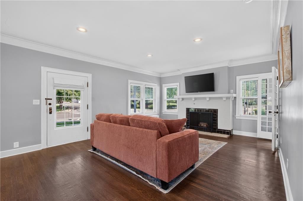 5850 Brookside Boulevard — photo 2