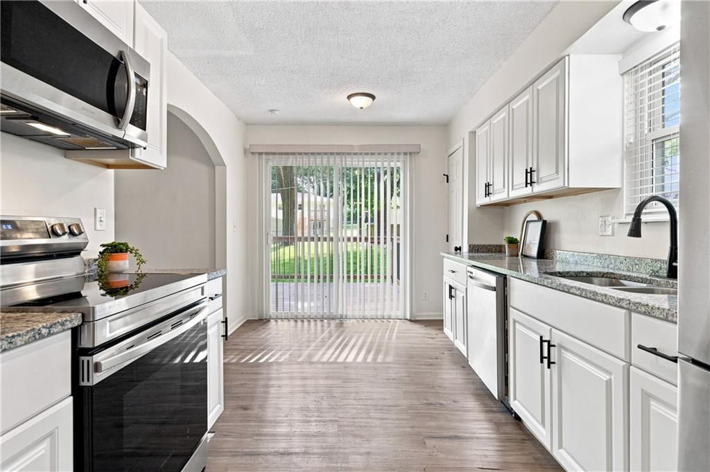 6015 Hauser Drive — photo 6