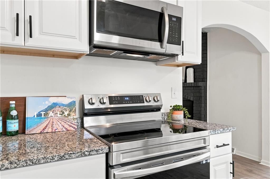 6015 Hauser Drive — photo 9