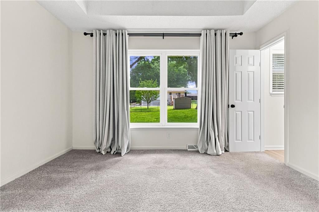 6015 Hauser Drive — photo 11