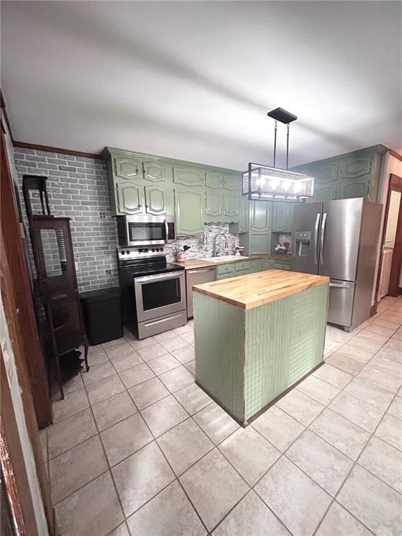 210 S Sallie Street — photo 7