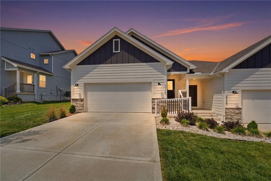 2136 SW Osage Drive — photo 2