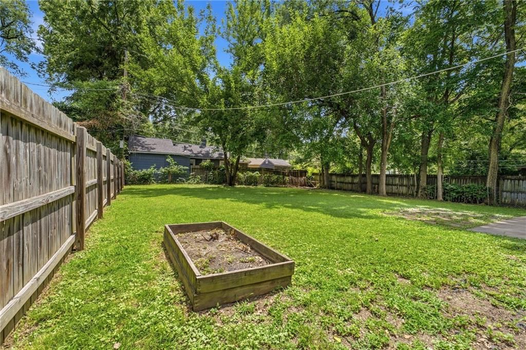 8107 Ward Parkway — photo 20