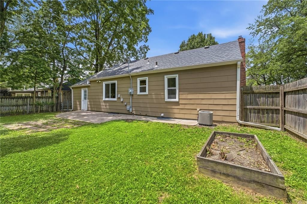 8107 Ward Parkway — photo 21