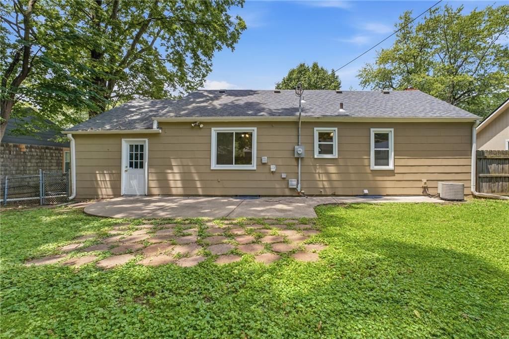 8107 Ward Parkway — photo 22