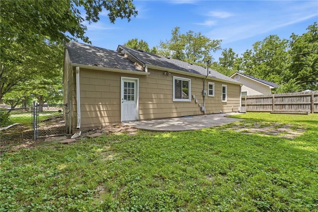 8107 Ward Parkway — photo 23
