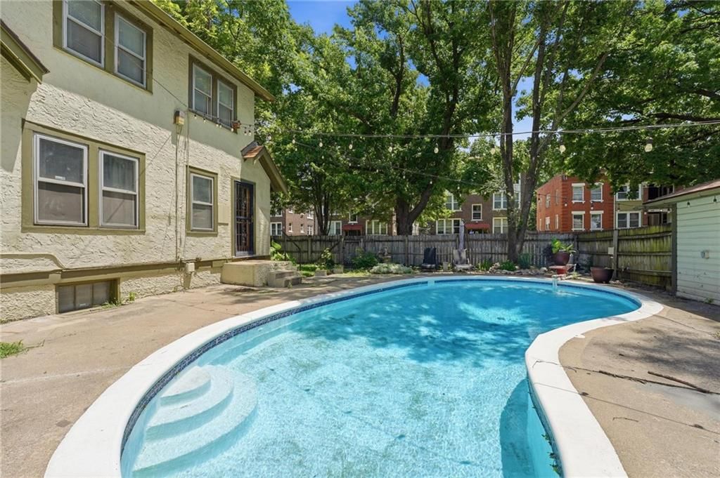 3715 Gladstone Boulevard — photo 2