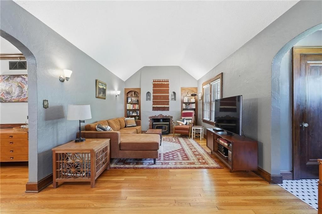 3715 Gladstone Boulevard — photo 10