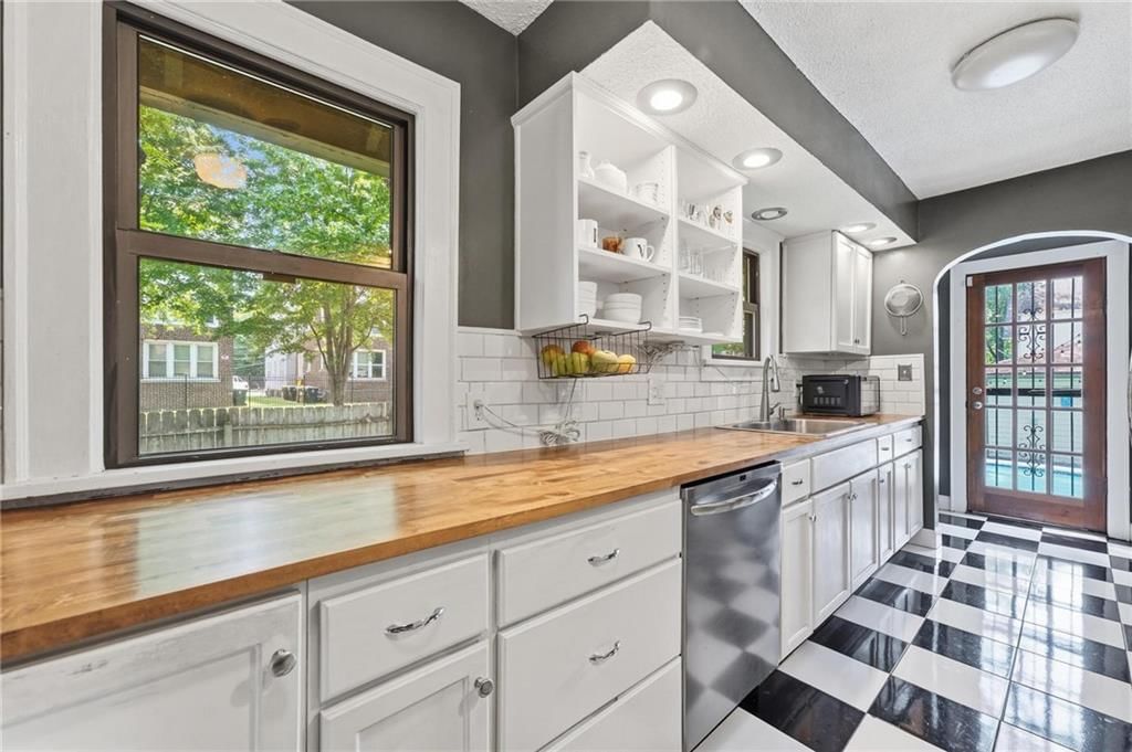 3715 Gladstone Boulevard — photo 17